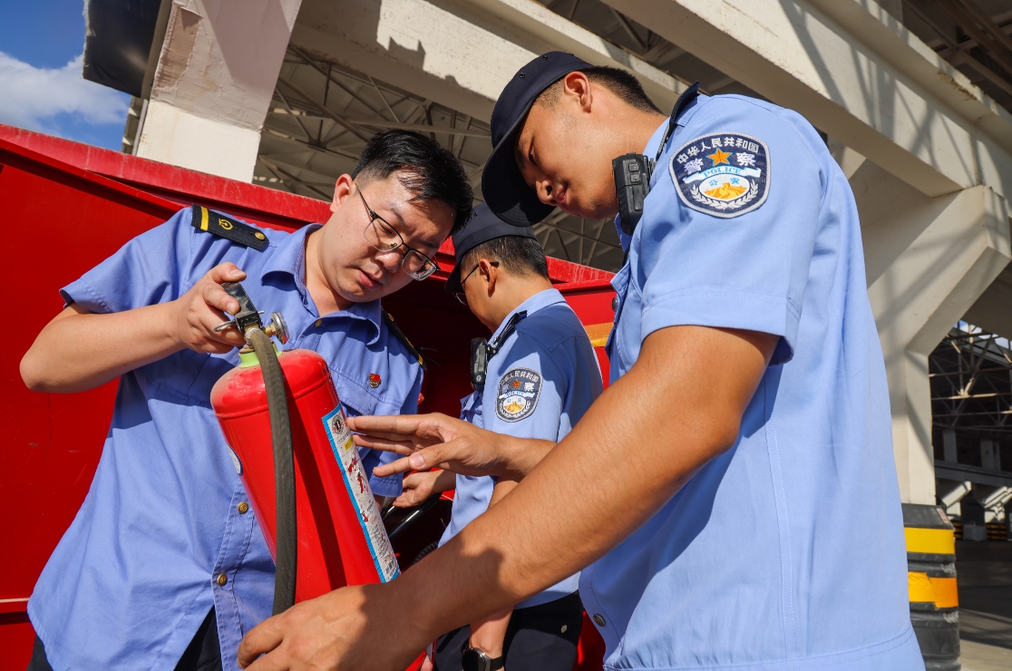 哈密鐵警深入轄區(qū)排查保平安